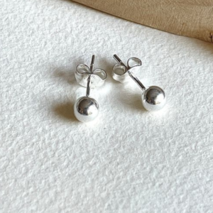 silver stud earrings- jewelry for everyone